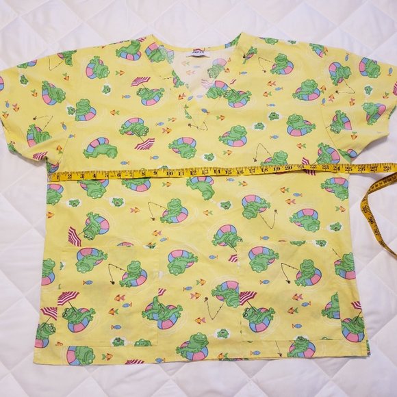 Jaylyn Frog Scrub Top - Picture 4 of 9